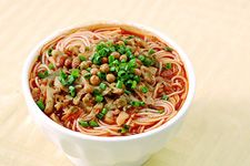 四川擔(dān)擔(dān)面的做法 www.osxg.com.cn