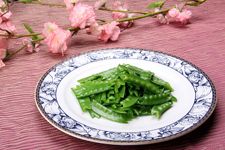 清炒荷蘭豆的做法 www.osxg.com.cn