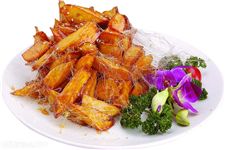 拔絲芋頭的做法 www.osxg.com.cn