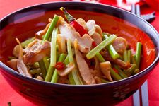 炒蒜苗的做法 www.osxg.com.cn