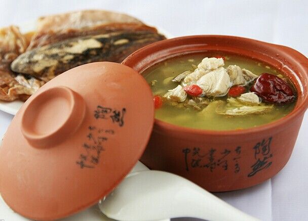 墨魚(yú)燉雞 www.osxg.com.cn