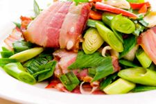 青蒜炒臘肉的做法 www.osxg.com.cn