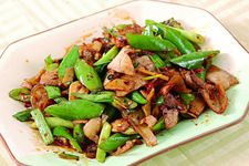 青蒜回鍋肉的做法 www.osxg.com.cn