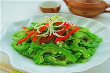 涼拌苦瓜的做法 www.osxg.com.cn